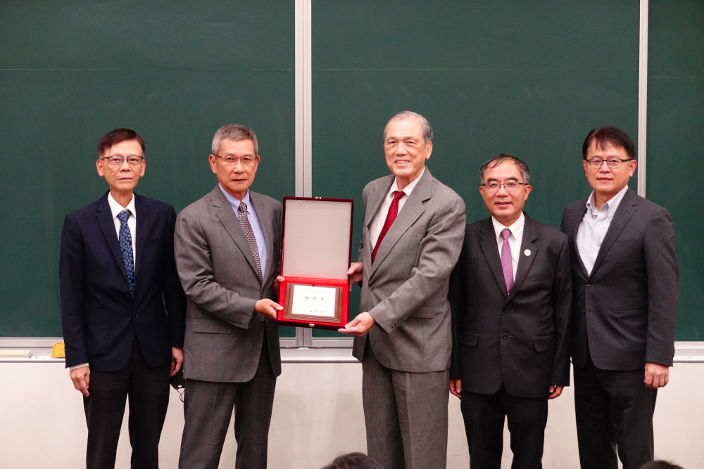 111學年度台灣高科技廠房設施協會之高科技廠房工程講座得獎人合影