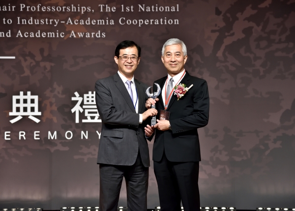 Prof. Keh-Chyuan Tsai awarded the 2018 Academic Award from the Ministry of Education