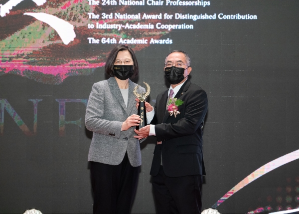 Dean Wen-Chang Chen Receives the 24th National Chair Professorship, MoE