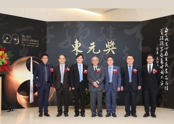 Distinguished Professors Wen-Yuh JYWE and Allan TUNG Rewarded 2021 TECO Award