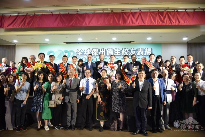 賀本院校友榮獲僑委會2023年全球傑出僑生校友：企業工商類-官錦堃、學術成就類-黃炳鏐