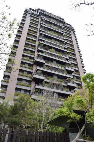 邱啟新(2024) Negotiating Urban Greening Through Housing Development: Stakeholders and Sociospatial Strategies in a Municipality-Led Eco-Building Programme, Housing, Theory and Society,  41(2), 169–191. DOI:10.1080/14036096.2023.2272826