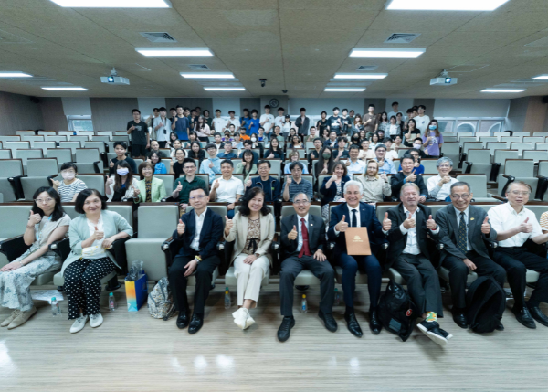 臺大系統特邀講座 — 比利時蒙斯大學校長