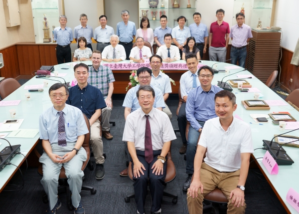 Ten Professors Awarded “2019 Academic Award of College of Engineering”
