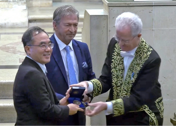本院陳文章院長與法國國家科學研究中心主任Borsali博士 共同獲得2018年台法科技獎