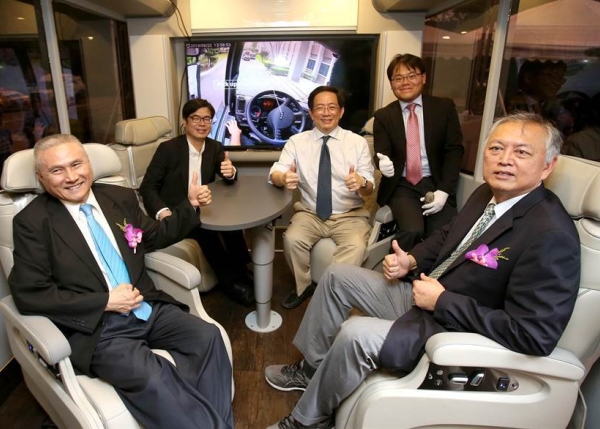 機械系李綱、鄭榮和教授iAuto自駕車團隊進軍全球賽 有望爭取杜拜基金投資