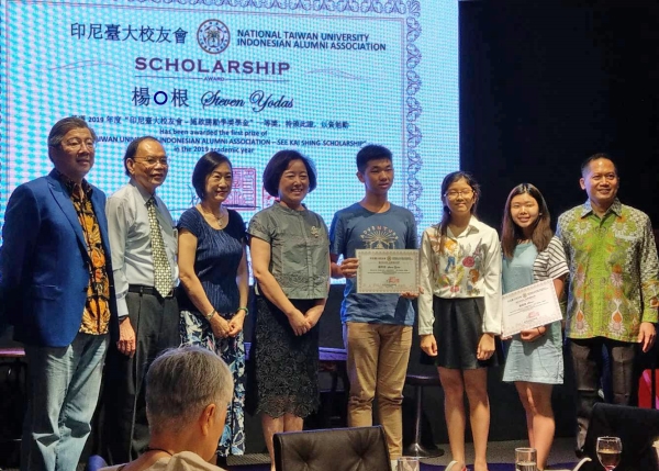 一個僑生奮發向上及照顧學弟妹的感人故事：本院化工系校友施啟勝先生